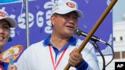 រូបឯកសារ៖ លោក ហ៊ុន ម៉ាណែត ចូលរួមធ្វើយុទ្ធនាការឃោសនារបស់គណបក្ស​ប្រជាជនកម្ពុជា នៅរាជធានីភ្នំពេញ កាលពីថ្ងៃទី ១ ខែកក្កដា ឆ្នាំ ២០២៣។