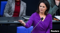 ანალენა ბერბოკი გერმანიის პარლამენტში გამოსვლისას. ბერლინი, გერმანია, 19 აპრილი, 2023 წ.