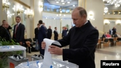 俄罗斯总统普京在议会选举中投票（2016年9月18日）