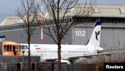 Un Airbus A321 avec le drapeau iranien garé dans un aérogare, le 19 décembre 2016.