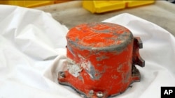 L'une des boites noires du Boeing 737 censée contenir les communications entre la cabine de l'avion et la tour de contrôle. 