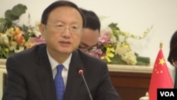 លោក យ៉ាង ជែឈី (Yang Jiechi) ទីប្រឹក្សា​រដ្ឋ​ចិន ក្នុង​អំឡុង​ពេល​ទស្សនកិច្ច​របស់​លោក​នៅ​ប្រទេស​កម្ពុជា នៅ​ថ្ងៃទី​៣០ ខែធ្នូ ឆ្នាំ២០១៤។ 