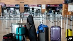 ዛሬ መጋቢት 1 ቀን 2017 ዓ.ም ዋና ዋና ማዕከሎችን ጨምሮ በ13 የጀርመን አየር ማረፊያዎች የተካሄደው የአንድ ቀን የሥራ ማቆም አድማ ጉዟቸውን ያስተጓጎላቸው መንገደኞች ሻንጣ 