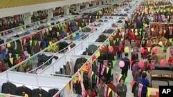 북한 평양의 통일거리시장을 주민들이 둘러보고 있다. (자료사진=동영상 캡쳐)