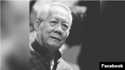 លោក ម៉ៅ អាយុទ្ធ ដែល​ជា​ផលិត​ករ​ភាព​យន្ត​ល្បី​ឈ្មោះ​ម្នាក់និង​មាន​តំណែង​ជា​​រដ្ឋលេខាធិការ​ក្រសួង​ព័ត៌មាន បានទទួលមរណភាពក្នុង​វ័យ​៧៧​ឆ្នាំ ដោយសារជំងឺកូវីដ១៩ កាលពីថ្ងៃទី​ ១៥ ខែមេសា ឆ្នាំ ២០២១។ (រូបថតពីបណ្តាញសង្គម)