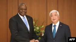 로이드 오스틴 미 국방장관이 10일 도쿄에서 나가타니 겐 일본 방위상과 회동했다.