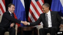 Predsednici Barak Obama i Dmitri Medvedev na samitu APEC-a na Havajima, 12. novembra 2011.