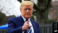 ប្រធានាធិបតី​សហរដ្ឋ​អាមេរិក ដូណាល់ ត្រាំ ថ្លែង​ទៅ​កាន់​សារព័ត៌មាន នៅ​សេត​វិមាន កាល​ពី​ថ្ងៃ​ទី៣ មីនា ២០២០។