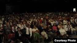 រូប​ឯកសារ៖ អ្នកគាំទ្រ​គណបក្ស​សង្គ្រោះ​ជាតិ​នៅ​ប្រទេស​បារាំង​ជួបប្រជុំ​ដើម្បី​ស្វែង​រក​វិធី​ស្តារ​លទ្ធិ​ប្រជាធិបតេយ្យ​នៅ​កម្ពុជា។ (រូបថតផ្តល់ឲ្យ)