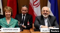 캐서린 애슈턴 유럽연합 외교안보 대표(왼쪽)와 무하마드 자바드 자리프가 이란 외무장관(오른쪽) 18일 오스트리아 빈에서 핵 협상 관련 공동 기자회견에 참석했다.
