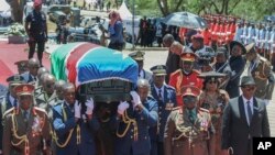 Les funérailles d’Etat du premier président namibien, Sam Nujoma, au carré des Héros, un mémorial situé près de Windhoek, en Namibie, le samedi 1er mars 2025.