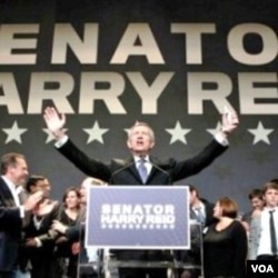 Senator Harry Reid digambarkan sebagai "lelaki hidung belang" oleh lawan politiknya, Sharon Angle.