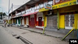Many shops remained closed in Kinshasa on the morning of Wednesday, October 19. The opposition coalition known as the Rassemblement called for a general strike to protest DRC President Joseph Kabila's mandate extension following election delays. (E. Iob/VOA)