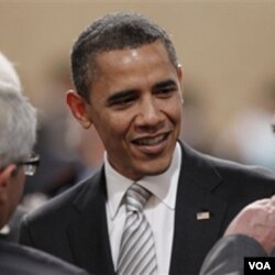Presiden Obama berbicara dengan mitranya sesama anggota NATO di Lisabon, 20 November 2010.