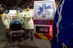 U.S. Navy Sailors prepare to transport a patient arriving for medical treatment from an ambulance onto the hospital ship USNS Comfort in New York City, April 9, 2020.