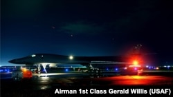 Pesawat pembom B-1B Lancer bersiap terbang dari Pangkalan AU AS Andersen, Guam, ke langit Jepang dan Semenanjung Korea, 30 Juli 2017.