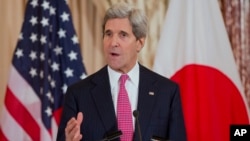 존 케리 미국 국무장관이 7일 국무부에서 미-일 외무장관 회담을 가진 뒤 기자회견에서 발언하고 있다. 