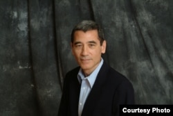 “中国即将崩溃”作者，布斯杂志专栏作家章家敦 (Gordon Chang)