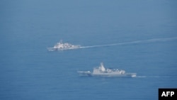 រូបភាព​របស់​ក្រសួងការពារ​ជាតិ​តៃវ៉ាន់​បង្ហាញ​នាវា​ល្បាត​របស់​ចិន​ នៅ​ទីតាំង​មួយ​កន្លែង កាលពី​ថ្ងៃទី ២៤ ខែឧសភា ឆ្នាំ២០២៤។ 