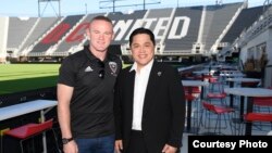 Wayne Rooney bersama Erick Thohir, pengusaha Indonesia pemilik klub D.C. United. (Courtesy: D.C. United)