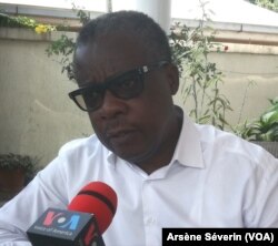 L'ancien ministre Alain Akouala estime qu'il faut réajuster la coopération avec la Chine, à Brazzaville, le 10 septembre 2018. (VOA/Arsène Séverin)