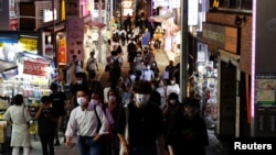 Stanovnici Tokia nose zaštitne maske, dok raste broj zaraženih