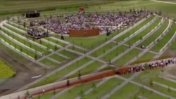 荷兰纪念2014空难 为马航17纪念碑揭幕