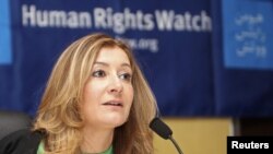 Sarah Leah Whitson, direktur Human Rights Watch wilayah Timur Tengah dalam konferensi pers di Doha, 12 Juni 2012. (Foto: dok). 