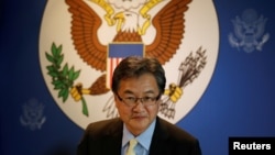 លោក Joseph Yun អ្នក​តំណាង​ពិសេស​របស់​អាមេរិក​សម្រាប់​គោលនយោបាយ​កូរ៉េ​ខាង​ជើង​អញ្ជើញ​ទៅ​ដល់​កិច្ចប្រជុំ​មួយ​ជាមួយ​នឹង​សារព័ត៌មាន​នៅ​ក្នុង​ក្រុង​បាងកក ប្រទេស​ថៃ កាលពី​ថ្ងៃទី១៥ ខែធ្នូ ឆ្នាំ២០១៧។