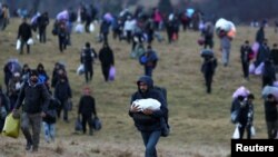 Migrants walk towards the forest after camp "Lipa" was closed, in Bihac, Bosnia and Herzegovina December 30, 2020. REUTERS/Dado Ruvic