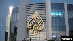 Gedung kantor berita Al Jazeera di Doha, Qatar, Minggu, 5 Mei 2024. (Foto: Arafat Barbakh/Reuters)