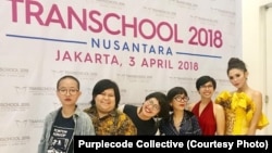 Pembukaan kelas Transchool di Jakarta, 3 April 2018, yang diramaikan dengan kehadiran anggota “Purplecode Collective” yang merupakan teman kelompok transgender. (Foto: Purplecode Collective)