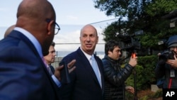 US Ambassador to the European Union Gordon Sondland, center, arrives for a joint interview with the House Committees on Capitol Hill, Oct. 17, 2019. 