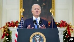 조 바이든 미국 대통령이 21일 백악관에서 신종 코로나바이러스 대응책에 관해 연설하고 있다.