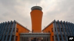 La nouvelle aérogare et la tour de contrôle de l’aéroport international de Kinshasa inaugurées jeudi 25 juin 2015 par le président du Congo Joseph Kabila à Kinshasa, République démocratique du Congo. 