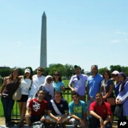 A team of LearnServeEgypt Program participants standing in front of the Washington Monument in the US capital