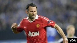 Ryan Giggs, salah satu pencetak gol MU ke gawang Schalke 04, dalam leg pertama semifinal Liga Champions hari Selasa (26/4).