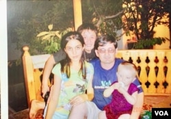 Qudrat Bobojon farzandlari bilan, 2005-yil