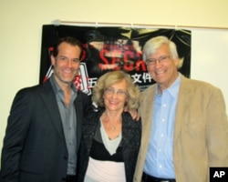 左起演员史坦博格、制作人苏珊、编剧柯文