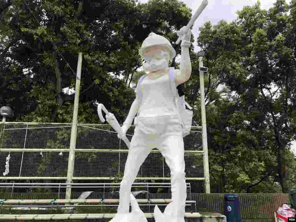 抗议者在香港中文大学竖立的香港民主女神像。这座塑像在8月31日亮相。 （2019年9月2日）