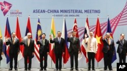 ASEAN and China foreign ministers pose for a photo ahead of the ASEAN-China Ministerial Meeting on the sidelines of the 51st ASEAN Foreign Ministers Meeting in Singapore, Aug. 2, 2018. (AP Photo/Yong Teck Lim)