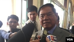 រូបឯកសារ៖ ដ្ឋ​មន្ត្រី​ក្រសួង​មហាផ្ទៃ ​លោក​ ស​ ខេង​ បាន​ថ្លែង​ប្រាប់​ក្រុម​អ្នក​សារ​ព័ត៌មាន​នៅ​រដ្ឋសភា​ជាតិថា​ លោក​មេឃុំ​ស៊ាង​ ចែត​ នៃ​គណបក្ស​ប្រឆាំង​ដែល​ត្រូវ​បាន​តុលាការ​កាត់​ទោស​ឲ្យជាប់​ក្នុង​ពន្ធ​នាគារ​រយៈ​ពេល​ប្រាំ​ឆ្នាំ។