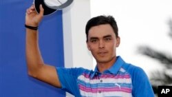 Rickie Fowler is introduced as The Players Championship golf tournament winner Sunday, May 10, 2015 (AP Photo/Lynne Sladky)