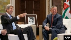 U.S. Secretary of State John Kerry (L) meets with Jordan's King Abdullah in Amman, on May 22, 2013.