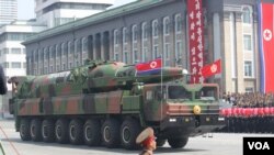 2012년 4월 북한 김일성 주석 100회 생일기념 열병식에 등장한 장거리 탄도 미사일.