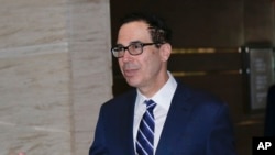 美国财政部长姆努钦2019年3月28日抵达北京后进入一家酒店。