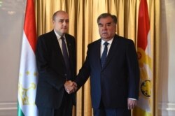 So’z erkinligi bilan bog’liq vaziyat Shveysariyada Rahmonning “Ozodlik” radiosi prezidenti Jeymi Flay bilan o’tgan uchrashuvida muhokama qilingan