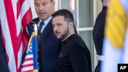ប្រធានាធិបតី​អ៊ុយក្រែន​លោក Volodymyr Zelenskyy បាន​មក​ជួប​ប្រធានាធិបតី​ Joe Biden នៅ​សេតិវិមាន​ក្នុង​រដ្ឋ​ធានី Washington កាលពីថ្ងៃអង្គារ​ទី​១២ ធ្នូ ឆ្នាំ២០២៣។(AP Photo/Andrew Harnik)