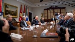 دیدار پرزیدنت دونالد ترامپ با گروهی از قانونگذاران جمهوریخواه برای گفتگو درباره اصلاح نظام مهاجرتی ایالات متحده - ۱۴ دی ۱۳۹۶ 