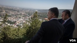 პრემიერი კვირიკაშვილი და პრეზიდენტი პოროშენკო მთაწმინდაზე
